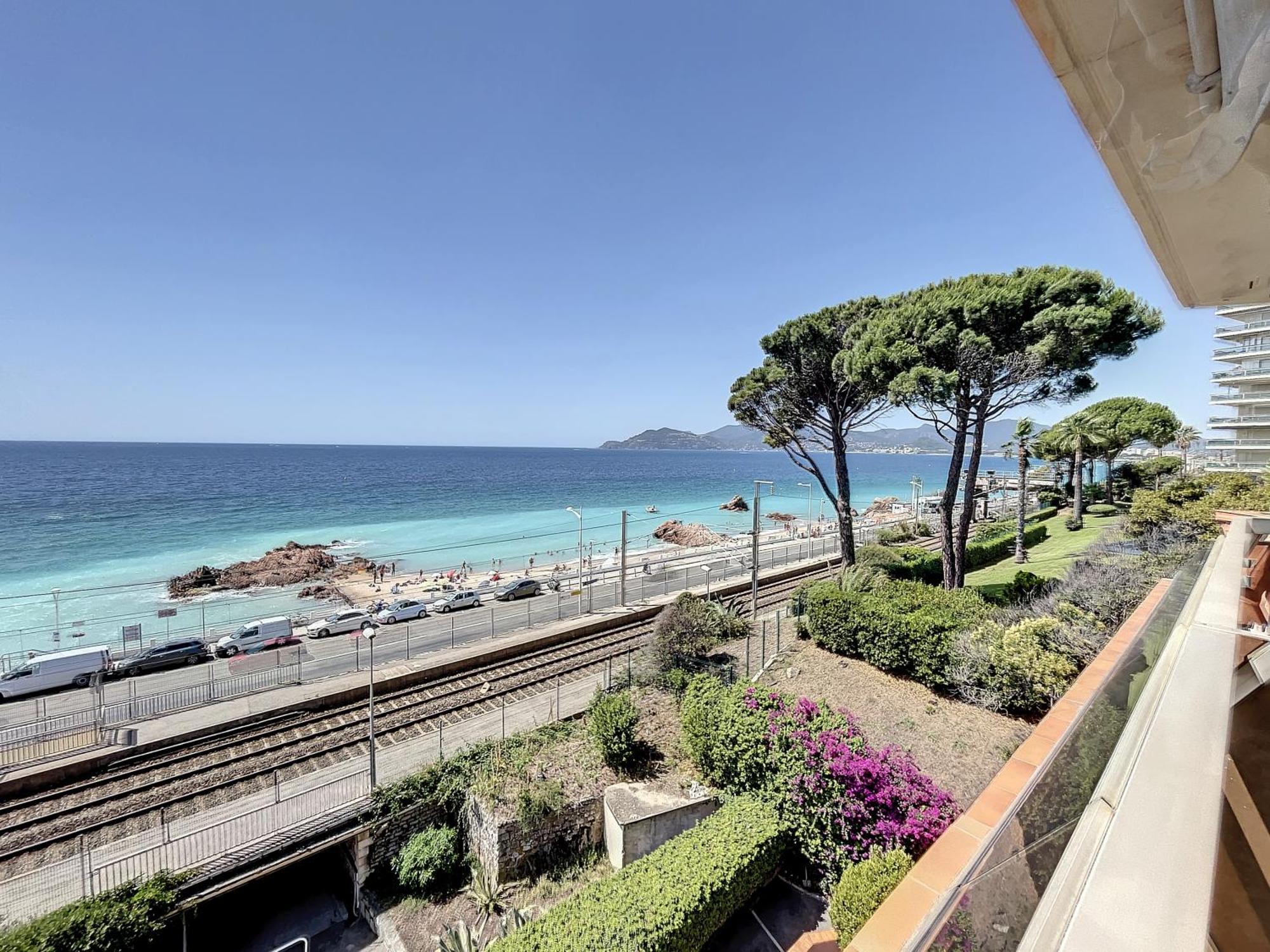 Studio With Beautiful Sea View And Direct Beach Access Cannes Extérieur photo